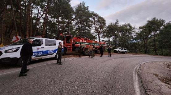 Antalya'da ormanlık alanda yangın