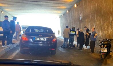 Diyarbakır-Şanlıurfa kara yolunda otomobil ile motosiklet çarpıştı, 1 kişi yaralandı