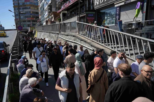 Şirinevler'de Ucuz Baklava İçin Uzun Kuyruklar Oluştu