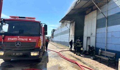 Şanlıurfa’da bir tekstil fabrikasında yangın çıktı