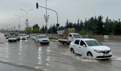 Şanlıurfa’da gece saatlerinde başlayan yağış etkisini sürdürdü