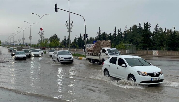 Şanlıurfa’da gece saatlerinde başlayan yağış etkisini sürdürdü