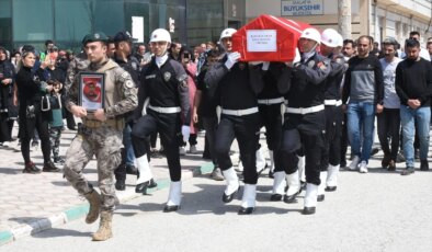 Şanlıurfa’da trafik kazasında hayatını kaybeden polis memuru, eşi, oğlu ve kızı Malatya’da son yolculuğuna uğurlandı