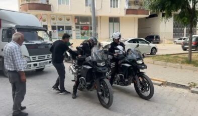 Şanlıurfa’nın Birecik İlçesinde Öğrencilere Motosikletli Polis Ekipleri Yardımcı Oldu